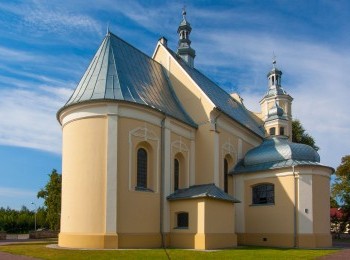 1614974667_kosciol_pw._swietej_trojcy_w_skarzysku_koscielnym_z_1643r._(zabytek_wpisany_do_rejestry_wk__kopia.jpg